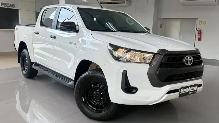 Toyota Hilux CD SR5 4X4 2.8 Diesel 2025
