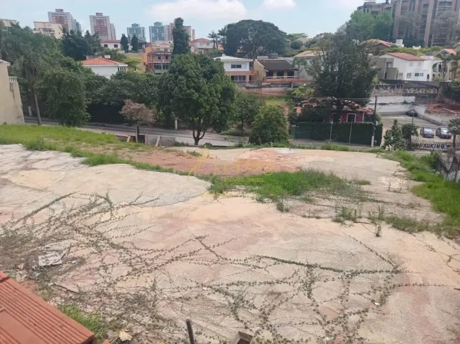 Terreno Comercial no Morumbi com 1.777m²