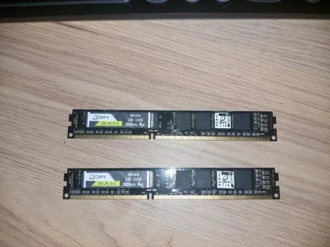 Vendo 2 memórias Ddr3 4 Gb cada 1333 Mhz para computador