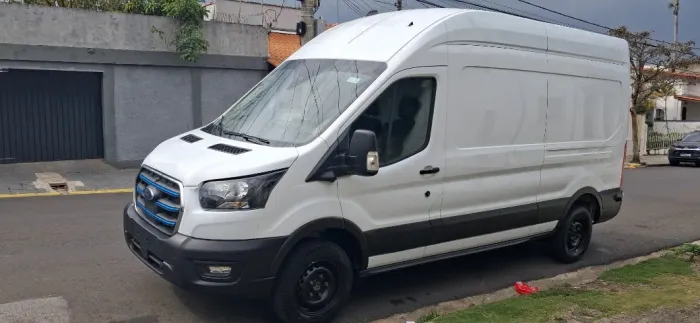 Ford E-Transit FURGÃO LONGO TETO ALTO (ELÉTRICO) 2025