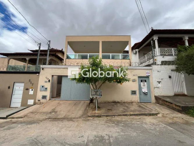 Casa 6 quartos à venda Santa Lúcia 220m² Montes Claros MG