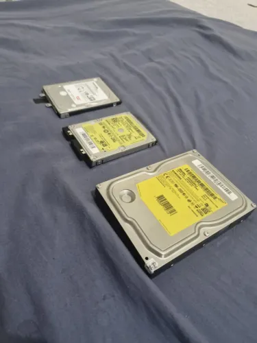 Kit com 3 HD's: x1 SAMSUMG 1TB, x1 SAMSUMG 320GB, x1 TOSHIBA 320GB