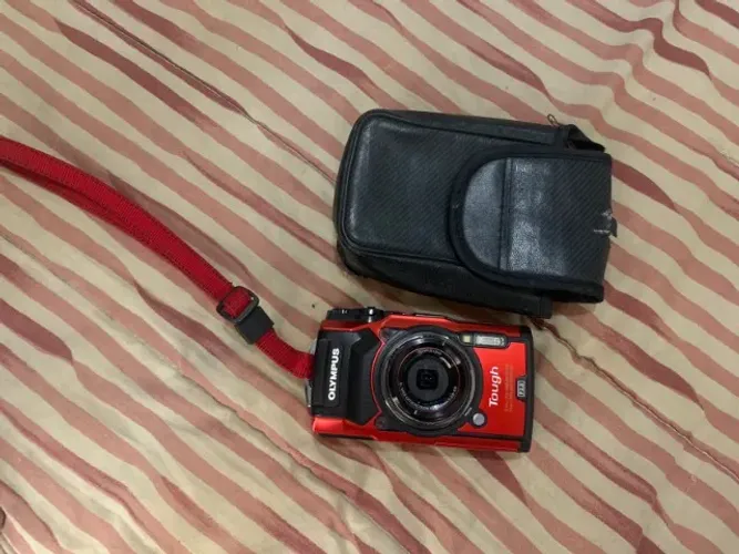 Câmera Digital Olympus Tough TG-5 4K - Subaquática e Macro (Microscópio)