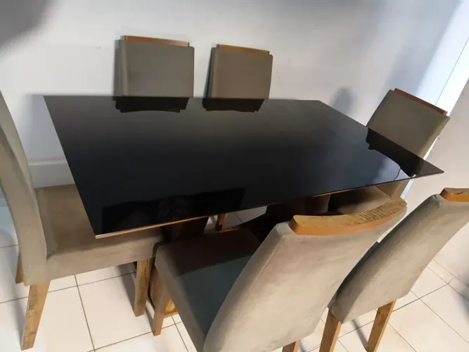 Vender uma mesa com 6 cadeiras