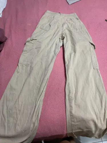 Vendo calça cargo pontalona, usada uma única vez