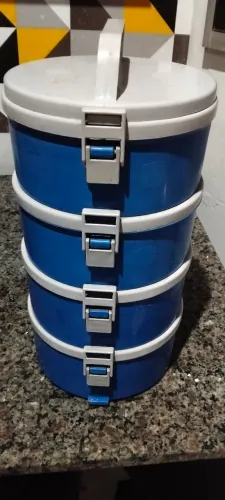 Marmitas com 4 partes cada , sem nenhum defeito