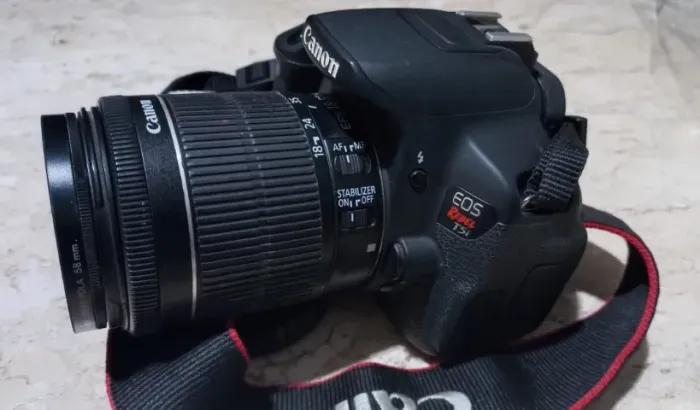 Camera Canon EOS REBEL T5i