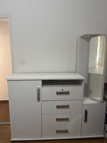 Cômoda branca com led