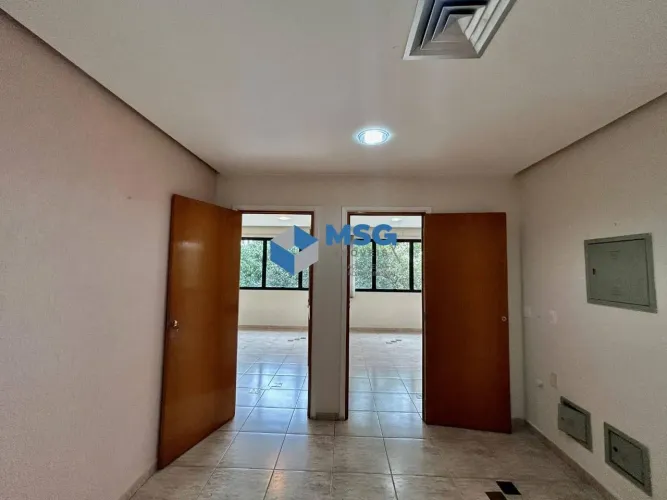 Sala Comercial 44m² com Ar-Condicionado e 3 Banheiros a 110m do Metrô Shopping Santa Cruz