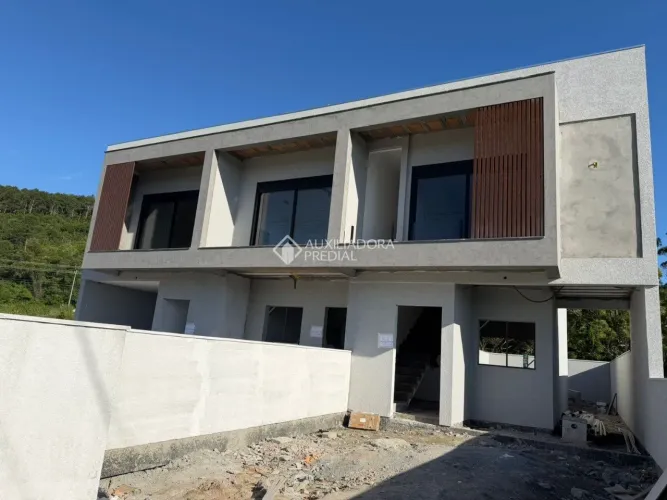 CASA DE ALTO PADRÃO - CANASVIEIRAS - FLORIANÓPOLIS / SC