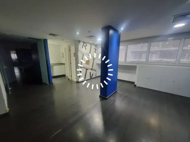 1/2 andar , 108 m², 02 vagas , 01 lavabo, copa , 01 sala em vidro e amplo salão