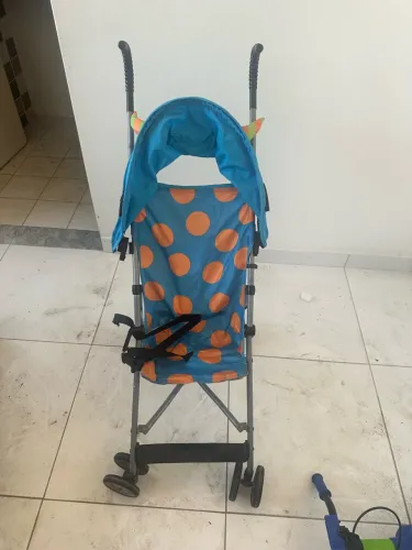 Carrinho de bebe guarda chuva