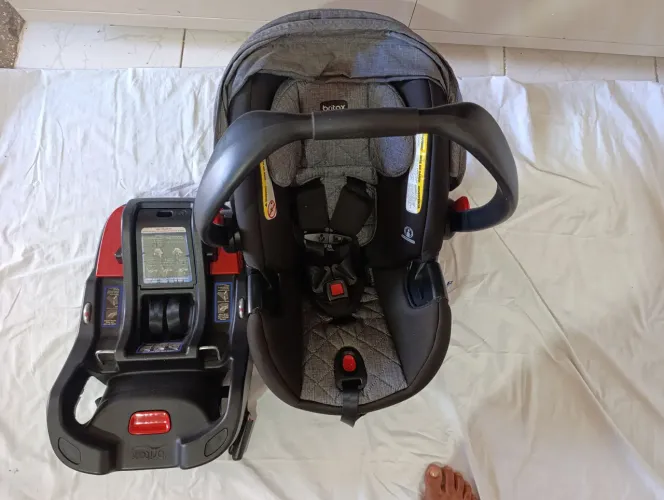 Cadeirinha/bebê conforto Britax B-Safe 35.
