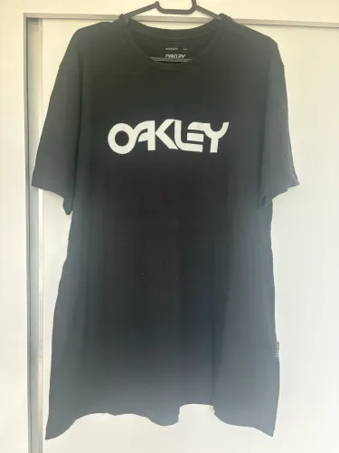 Camisa Oakley preta tamanho G