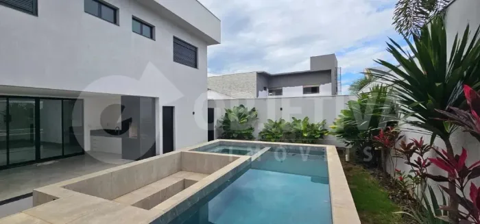 Casa em Condomínio à venda, 4 quartos, 4 suítes, 4 vagas, Jardim Versailles - UBERLANDIA/M