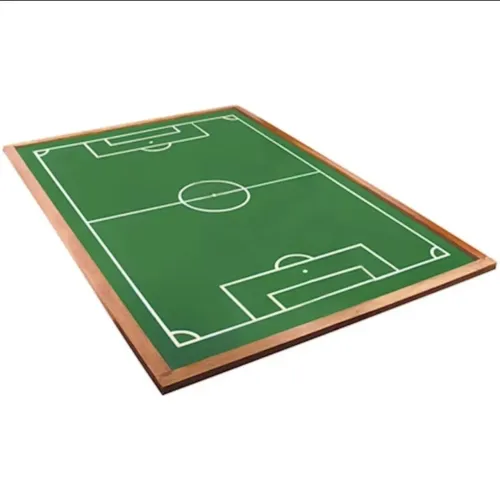 Campo de futebol de botão com dois times 