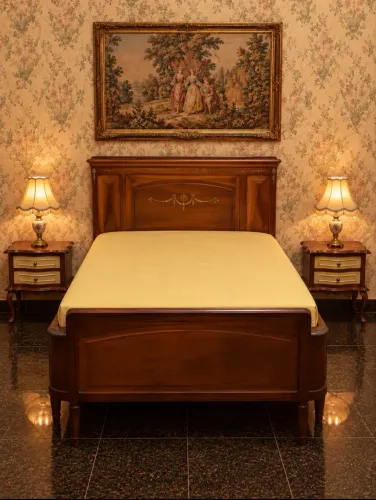 Cama antiga de madeira nobre
