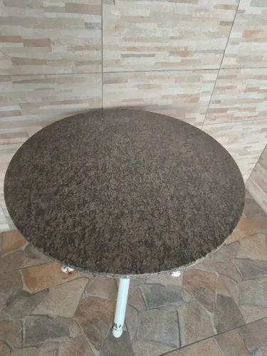 Mesa tampa granito pequena