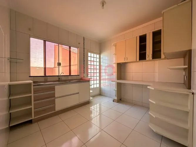 Casa Jd Dias I - C/ cozinha planejada - Próx AV Américo Belay - Faculdade UNINGÁ