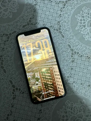 Vendo iPhone 11 lilás, 64GB impecável.