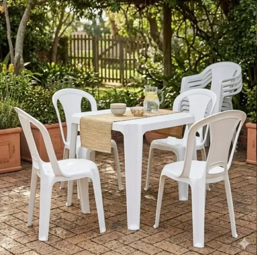 Vendo Mesa de plástico quadrada com 4 cadeiras Tramontina