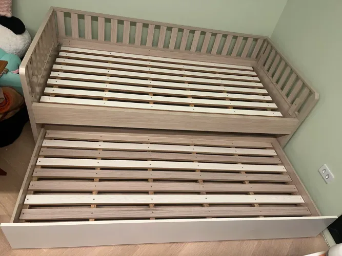 Cama de solteiro com cama auxiliar
