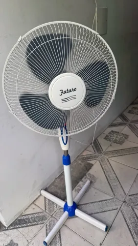 Ventilador de pé Futuro