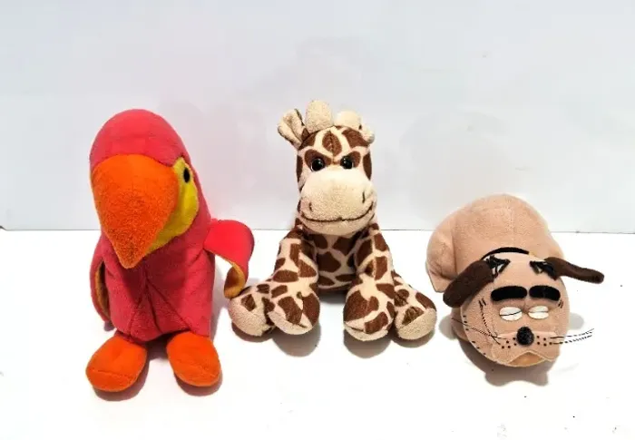 3 Bichinhos de Pelucia - Tucano,Cachorro,Girafa