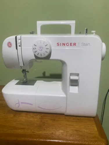 Vendo uma máquina de costura