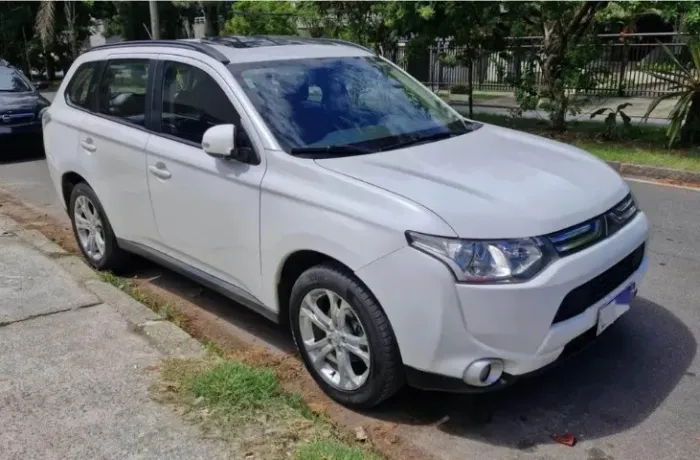 Mitsubishi Outlander 2.0 16V 160cv Aut. 2014