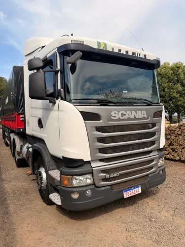 Scania R440 6x2 suspensão de molas