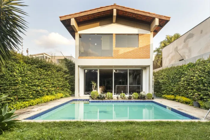 Casa com piscina próxima ao Esporte Clube Sírio