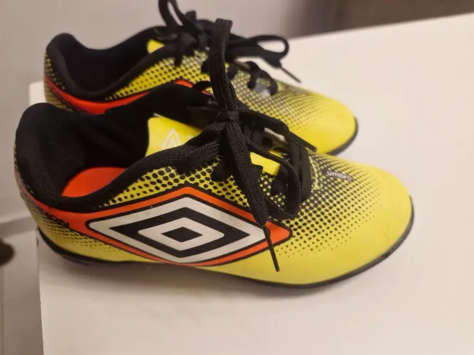 Chuteira Umbro