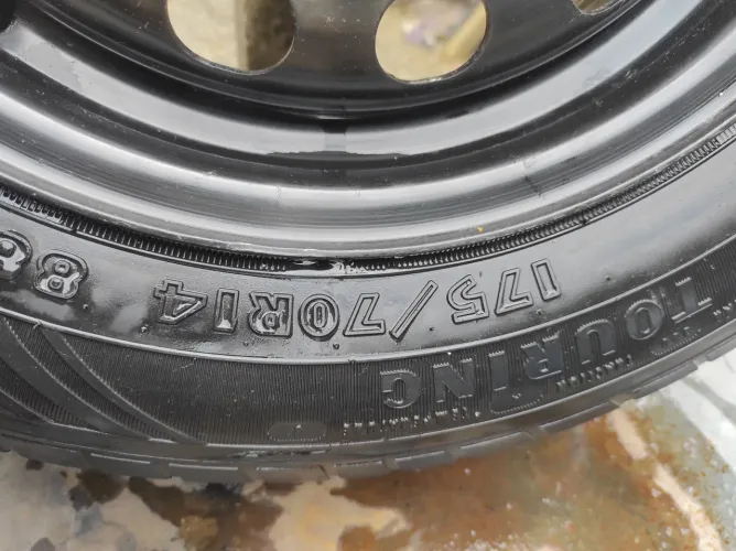 Pneu Goodyear 175/70R14 + aro ferro