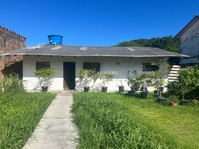Casa com 2 quartos à venda no bairro Sambaqui em Florianópolis