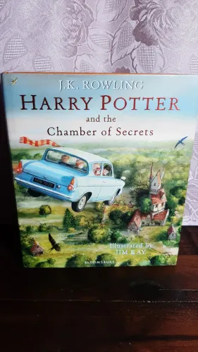 Harry Potter and the Chamber of Secrets: The Illustrated Edition: Volume 2