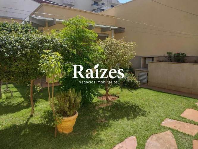 Casa com 4 quartos sendo 3 suítes no Bairro Brasil em Uberlândia