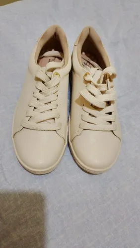 Tênis novo 33 creme