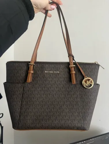 Bolsa michael kors jet set monograma media