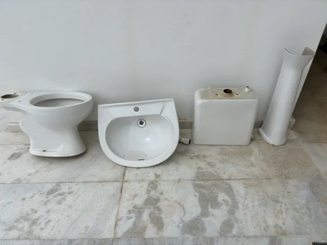 Vendo Pia com Coluna + vaso sanitário com cx acoplada 