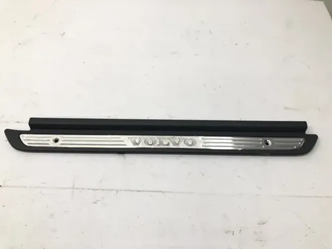 Soleira Porta Dianteira Direita Volvo V40 T4 Sw 2000 2004 Preto