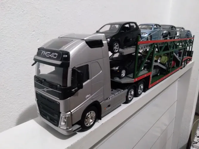 Miniatura Caminhão Volvo Cegonha Escala 1/32 