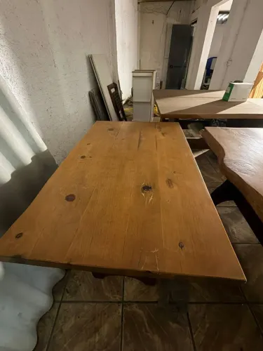 Mesa de Madeira maciça (Móvel de Gramado)