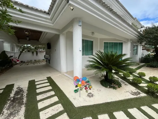 BS IMOBILIÁRIA VENDE ! Casa de Alto Padrão no Condomínio em Itacuruçá