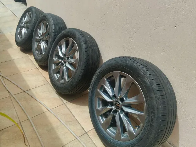 Pneus aro 17 com rodas seminovos 