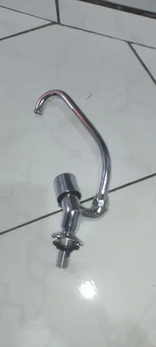 Torneira de metal para banheiro 