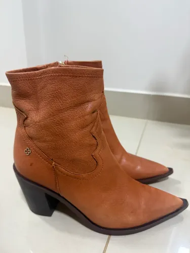 Bota Capodarte couro caramelo 38