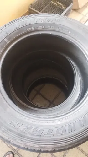 4 pneus Hillux