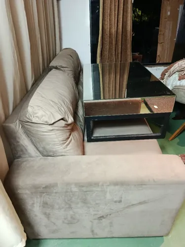 Sofá de dois lugares