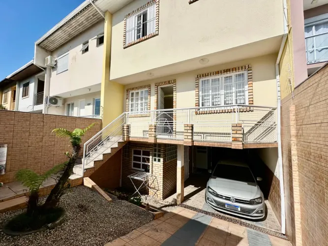 Sobrado à venda no bairro Ipiranga, São José Sc.